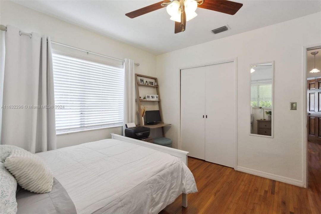 Recently Sold: $1,050,000 (3 beds, 2 baths, 1887 Square Feet)