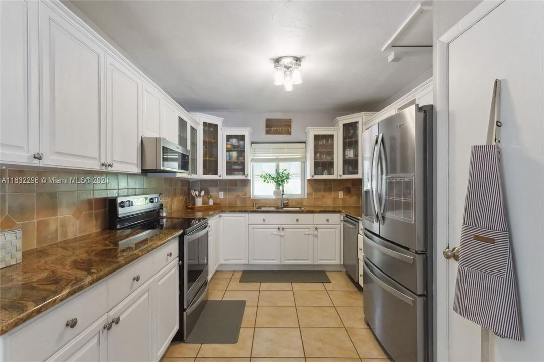 Recently Sold: $1,050,000 (3 beds, 2 baths, 1887 Square Feet)