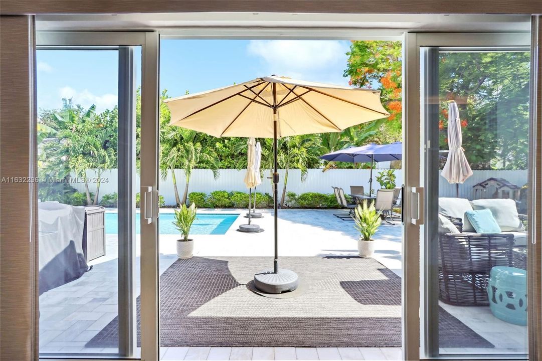 Recently Sold: $1,050,000 (3 beds, 2 baths, 1887 Square Feet)