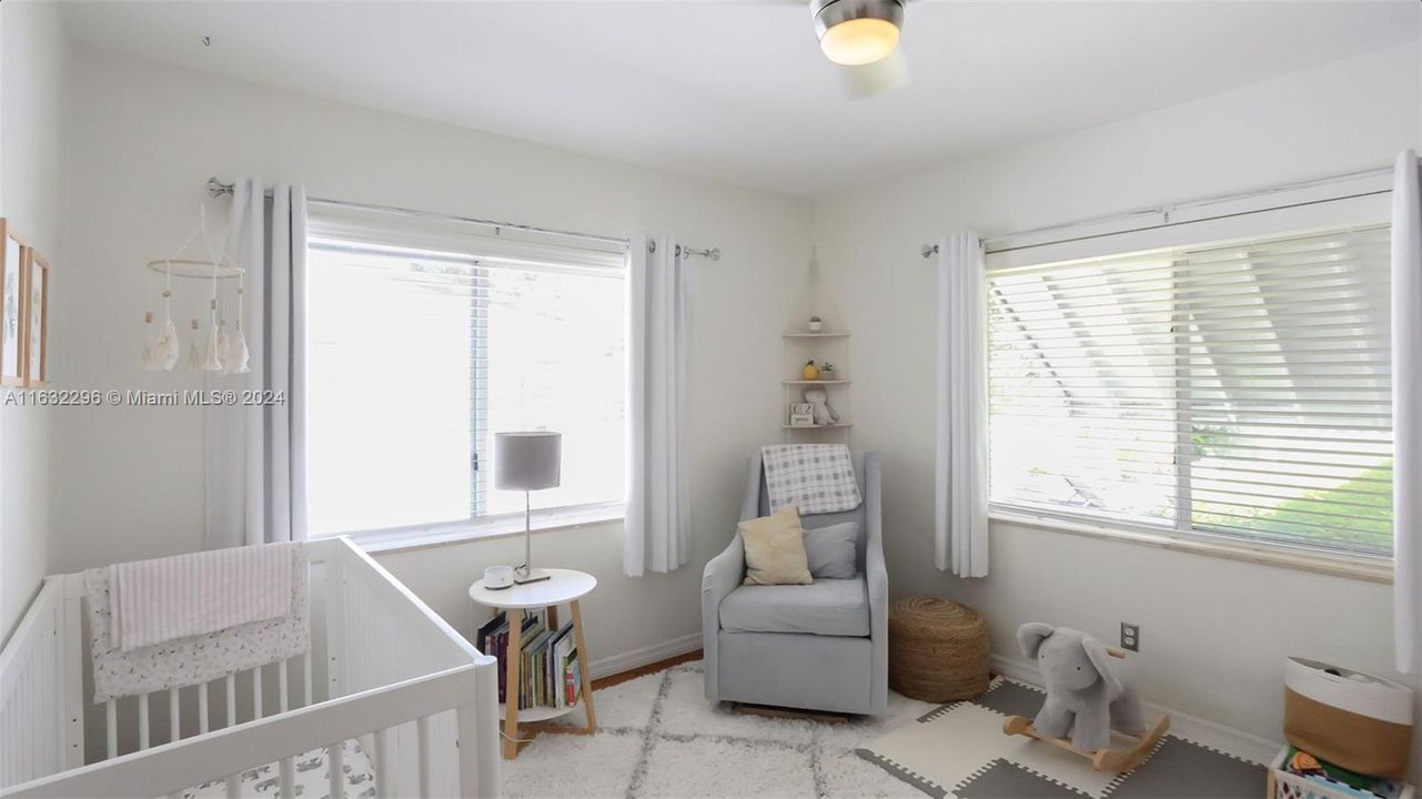 Recently Sold: $1,050,000 (3 beds, 2 baths, 1887 Square Feet)