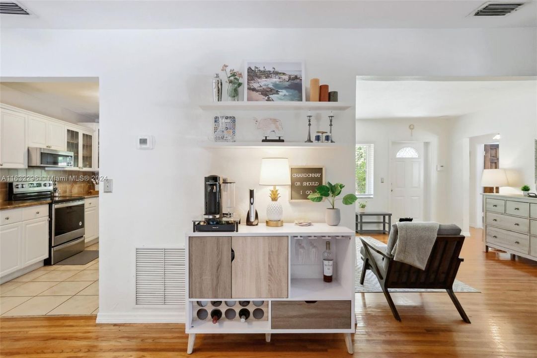 Recently Sold: $1,050,000 (3 beds, 2 baths, 1887 Square Feet)