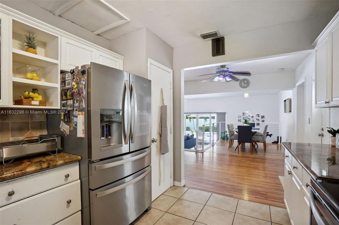 Recently Sold: $1,050,000 (3 beds, 2 baths, 1887 Square Feet)