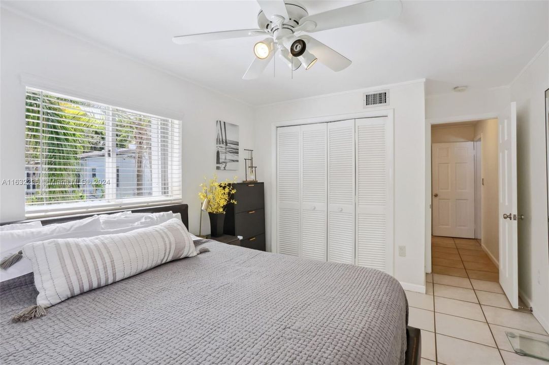 Recently Sold: $1,050,000 (3 beds, 2 baths, 1887 Square Feet)
