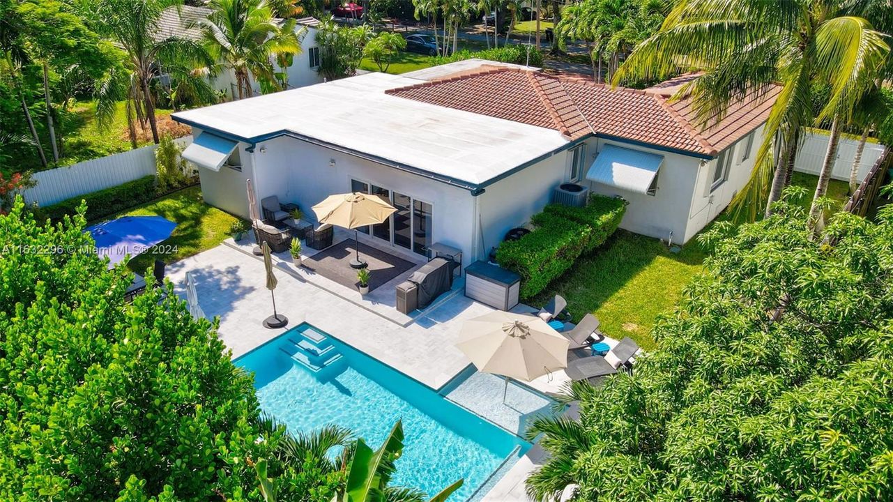 Recently Sold: $1,050,000 (3 beds, 2 baths, 1887 Square Feet)