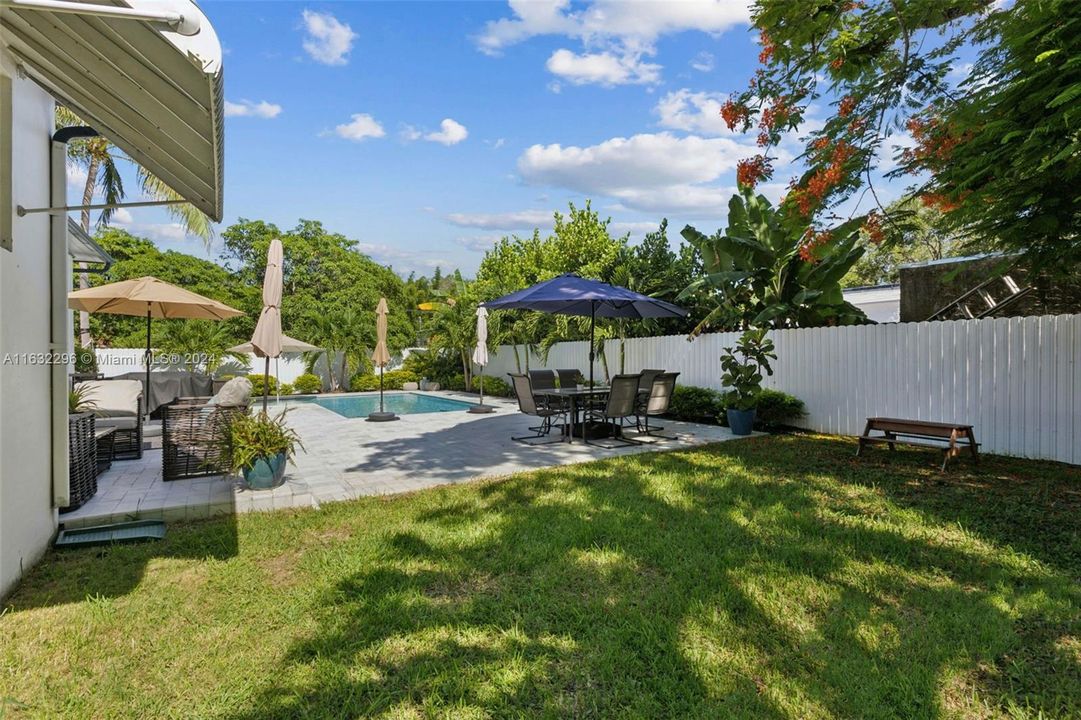 Recently Sold: $1,050,000 (3 beds, 2 baths, 1887 Square Feet)