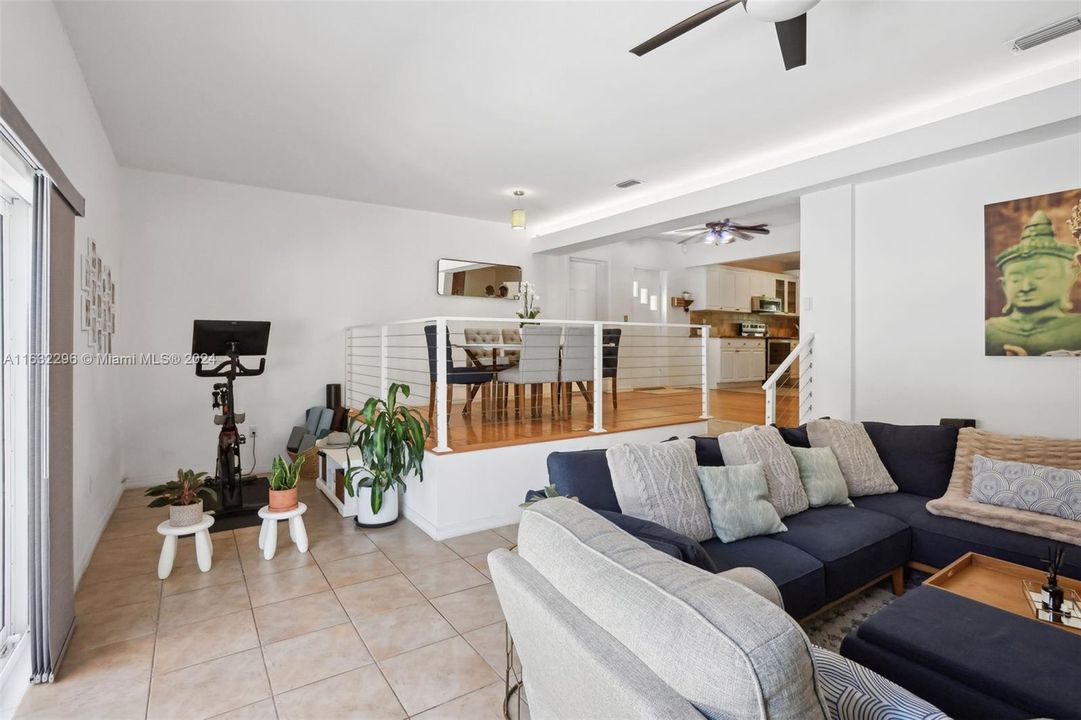 Recently Sold: $1,050,000 (3 beds, 2 baths, 1887 Square Feet)