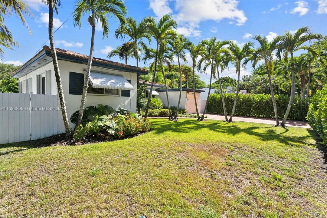 Recently Sold: $1,050,000 (3 beds, 2 baths, 1887 Square Feet)
