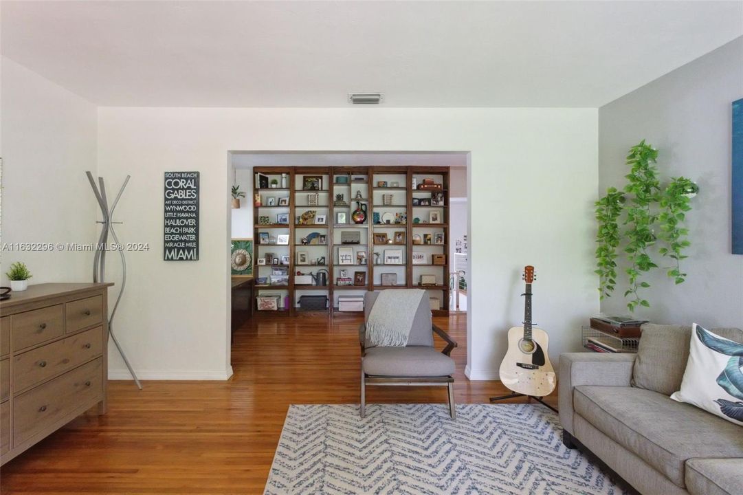 Recently Sold: $1,050,000 (3 beds, 2 baths, 1887 Square Feet)