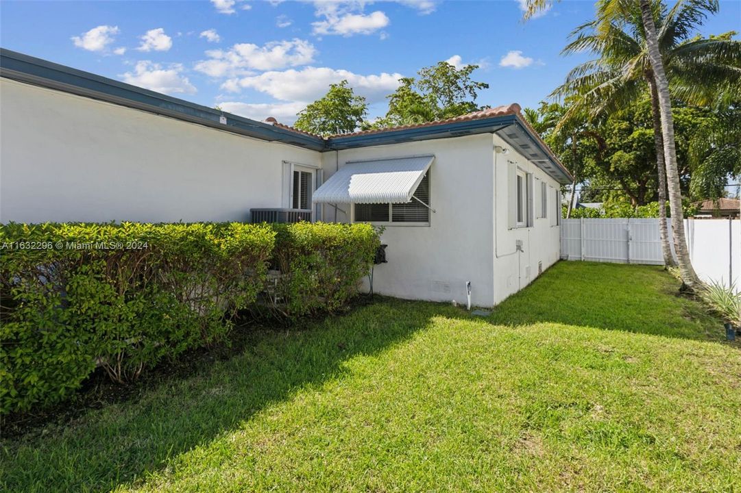 Recently Sold: $1,050,000 (3 beds, 2 baths, 1887 Square Feet)