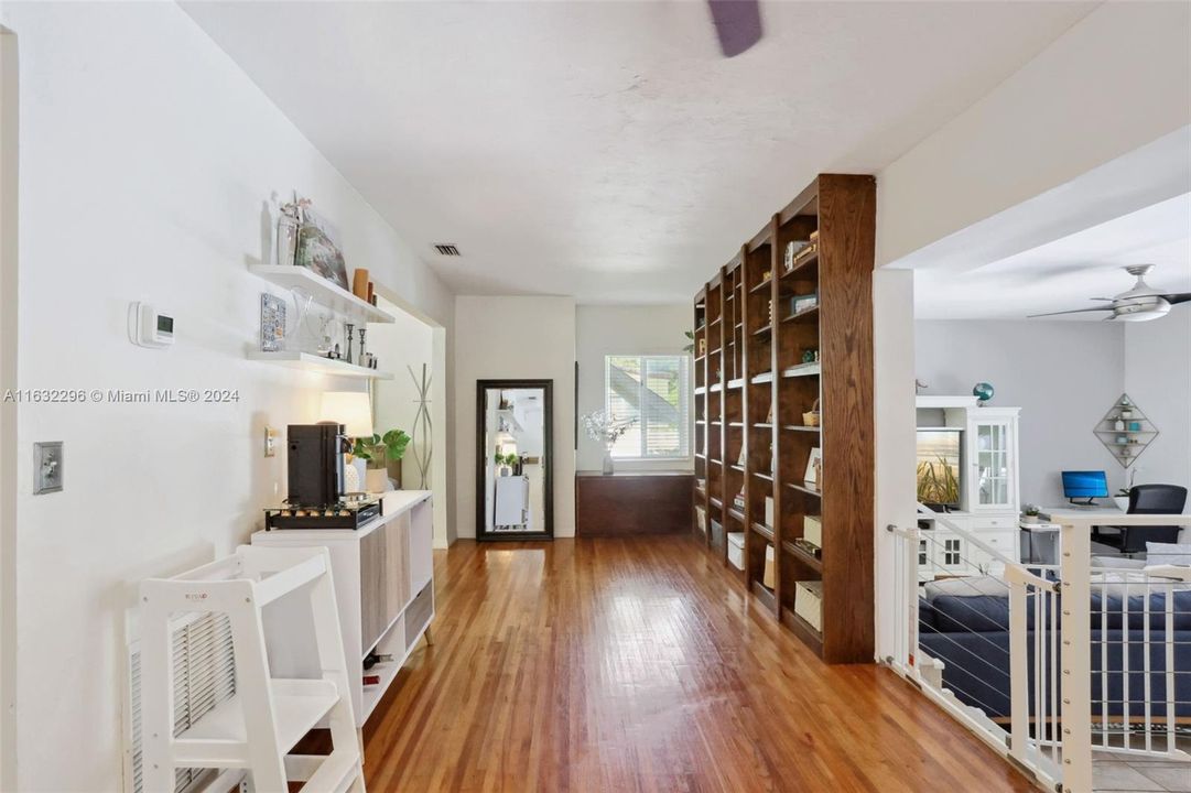 Recently Sold: $1,050,000 (3 beds, 2 baths, 1887 Square Feet)