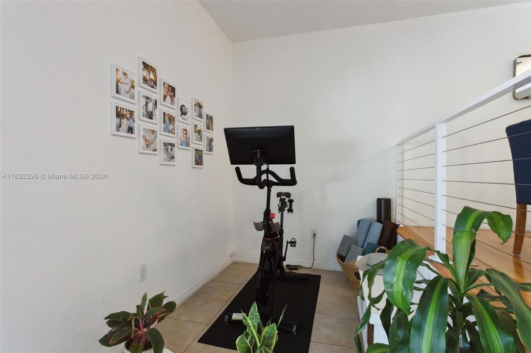 Recently Sold: $1,050,000 (3 beds, 2 baths, 1887 Square Feet)