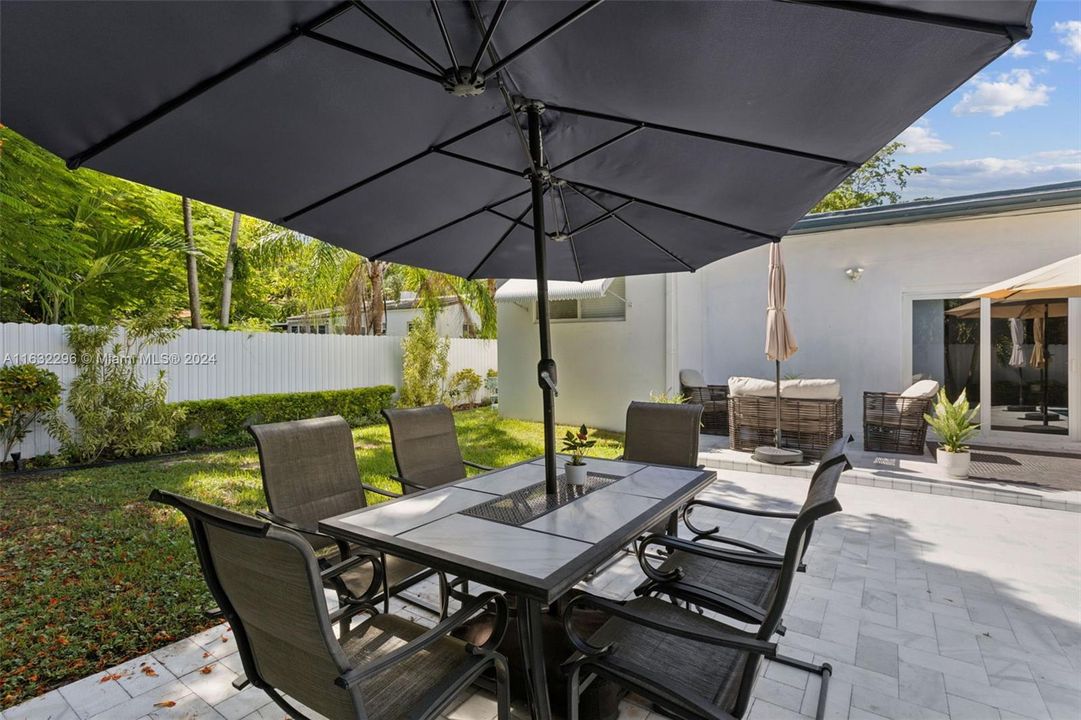 Recently Sold: $1,050,000 (3 beds, 2 baths, 1887 Square Feet)