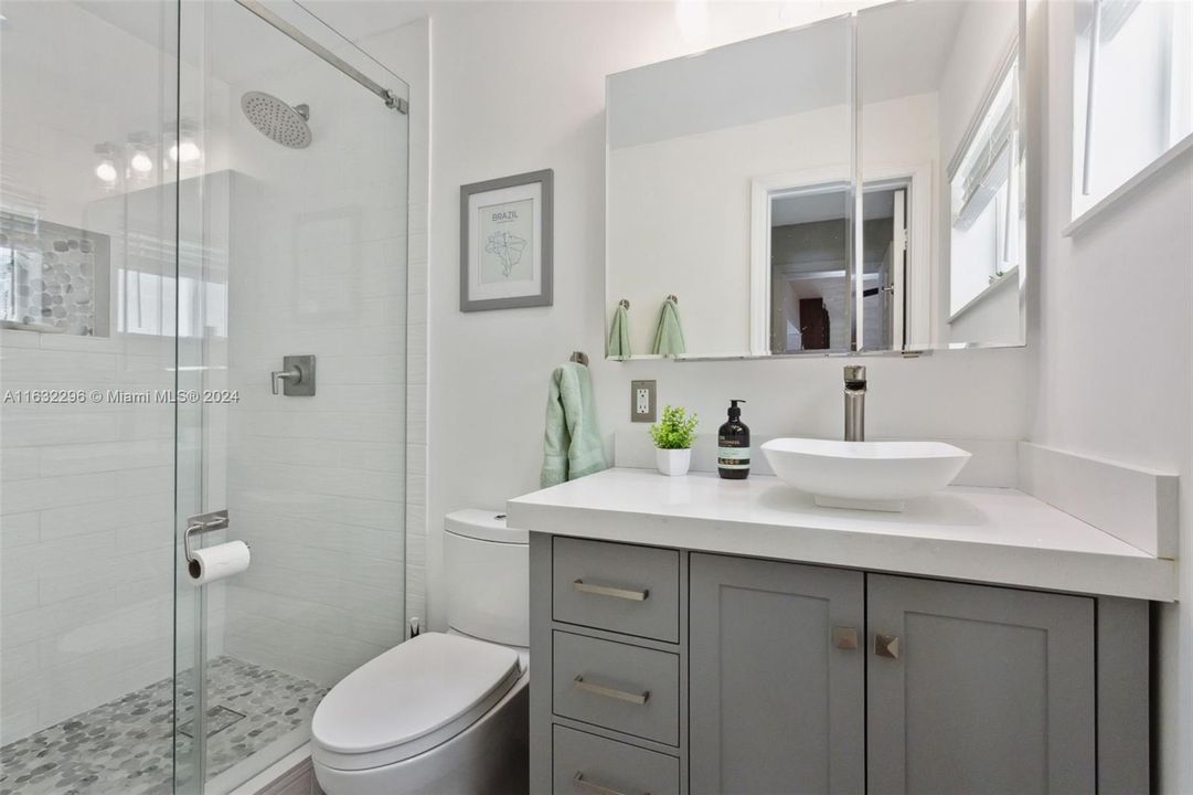 Recently Sold: $1,050,000 (3 beds, 2 baths, 1887 Square Feet)