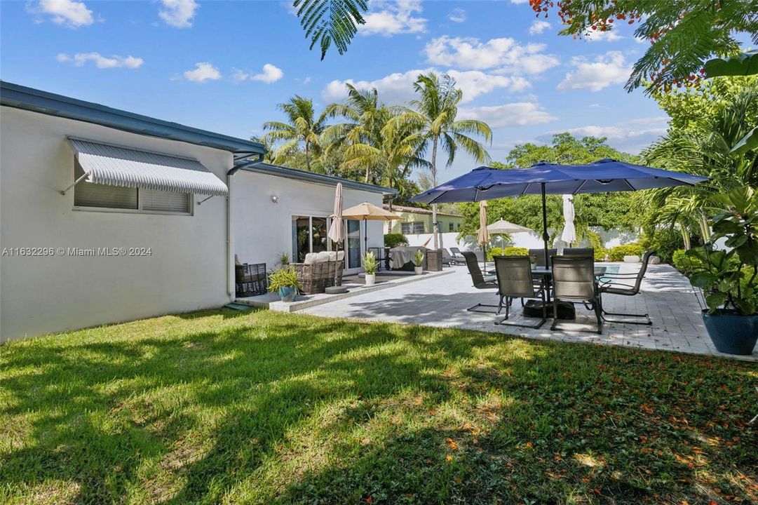 Recently Sold: $1,050,000 (3 beds, 2 baths, 1887 Square Feet)