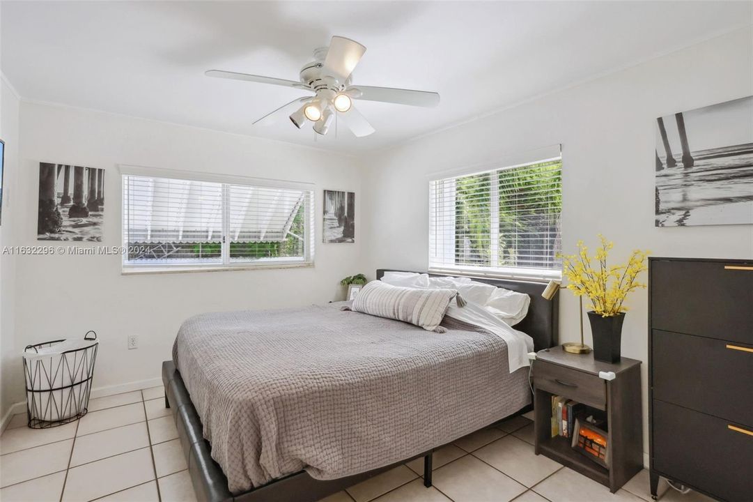 Recently Sold: $1,050,000 (3 beds, 2 baths, 1887 Square Feet)