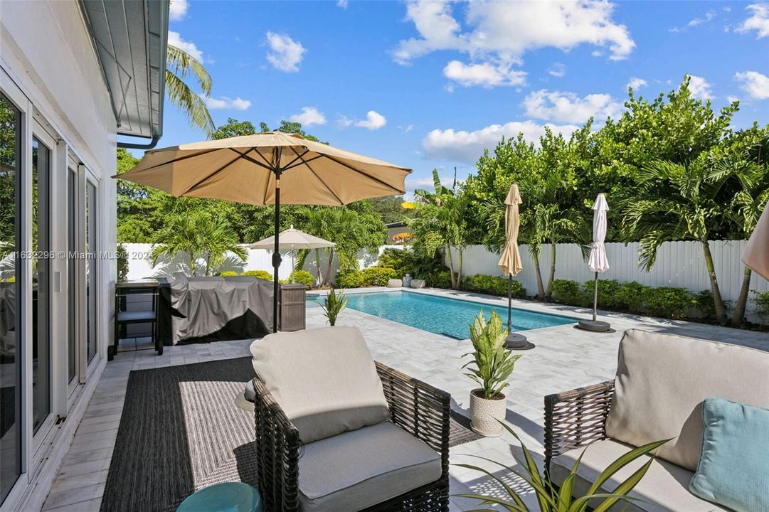 Recently Sold: $1,050,000 (3 beds, 2 baths, 1887 Square Feet)