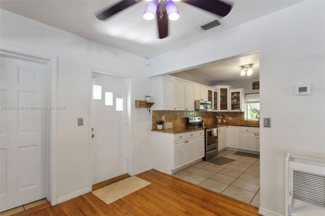 Recently Sold: $1,050,000 (3 beds, 2 baths, 1887 Square Feet)