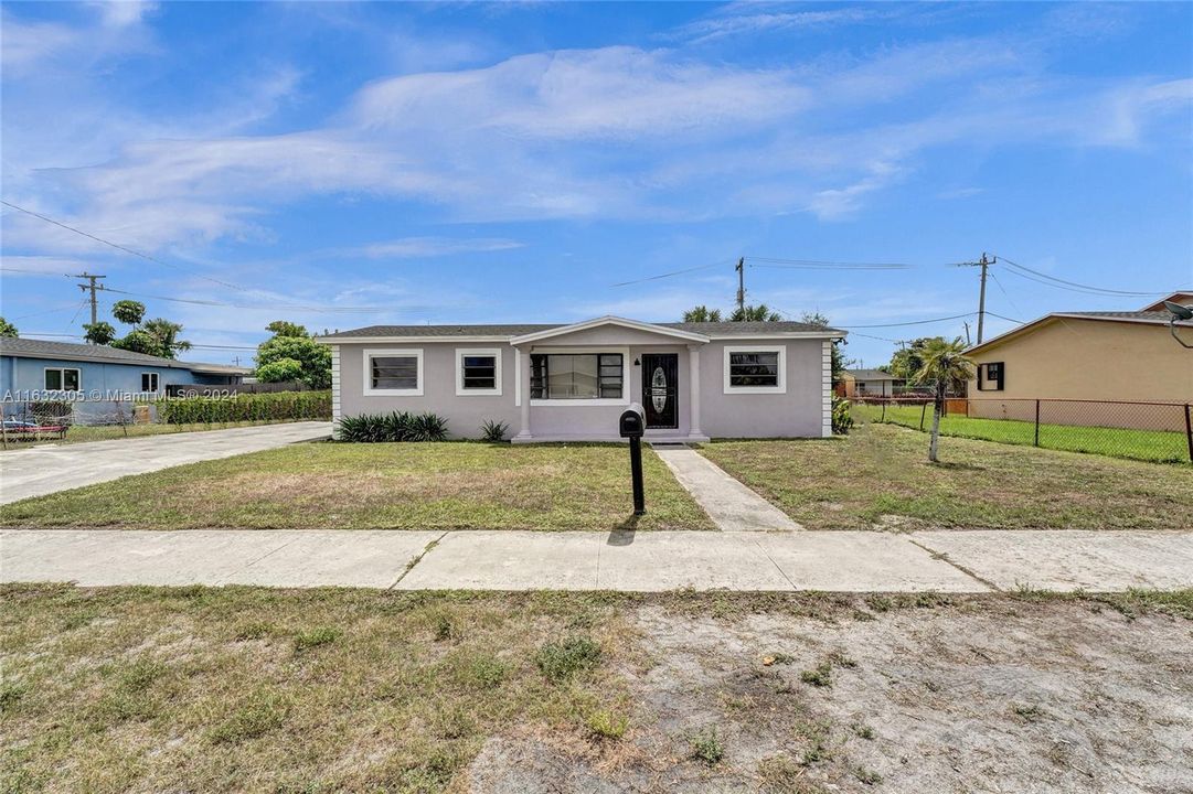 Active With Contract: $485,000 (3 beds, 2 baths, 1104 Square Feet)