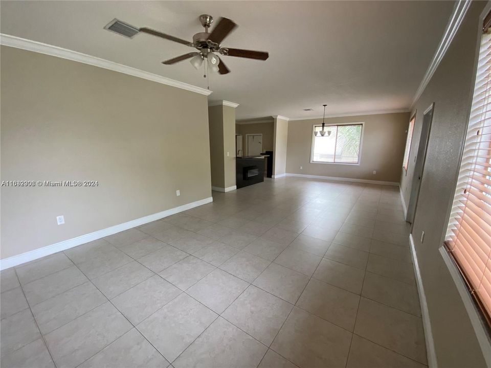 Recently Rented: $3,800 (3 beds, 2 baths, 1600 Square Feet)