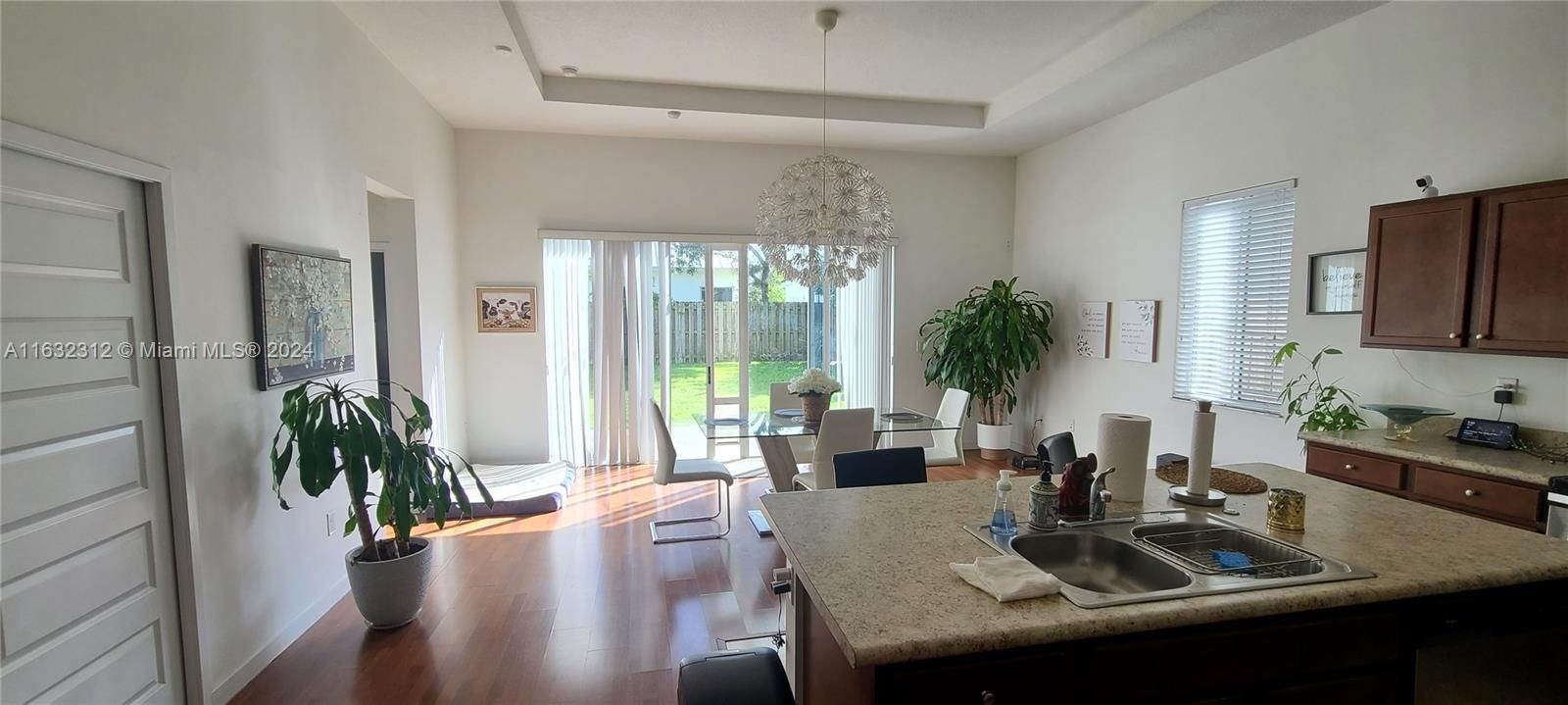 Active With Contract: $3,250 (3 beds, 2 baths, 1980 Square Feet)