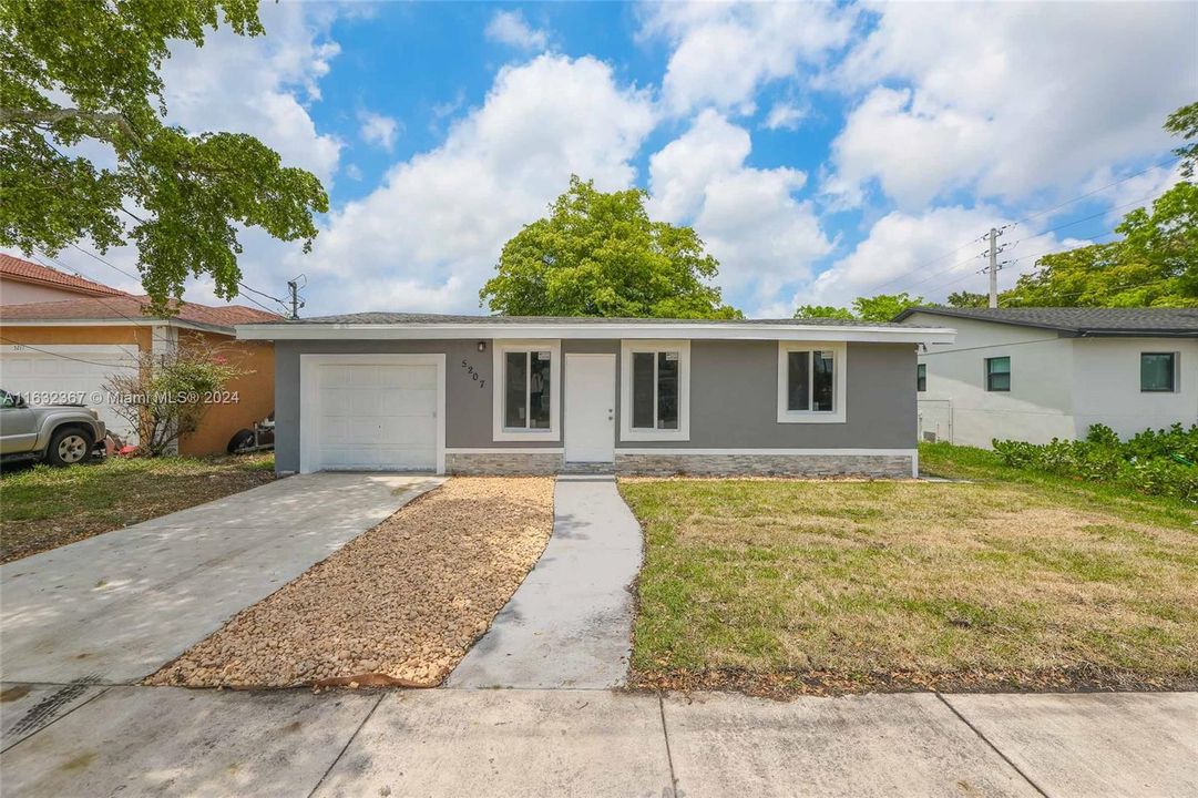 Active With Contract: $490,000 (5 beds, 2 baths, 1452 Square Feet)