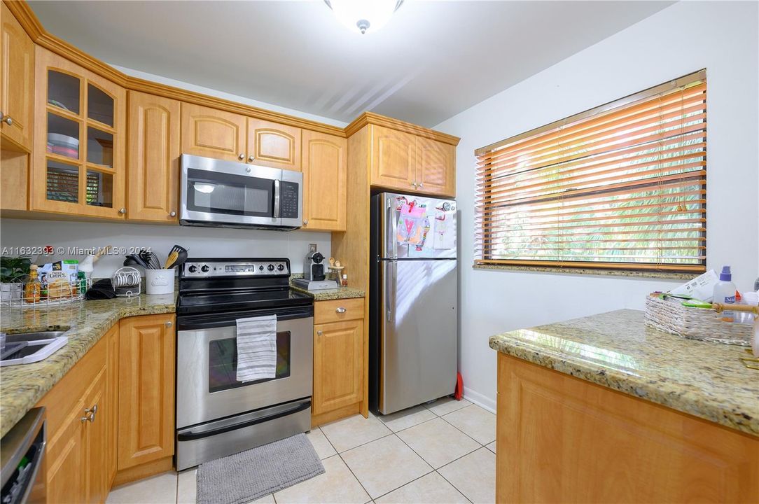 Active With Contract: $2,000 (1 beds, 1 baths, 787 Square Feet)