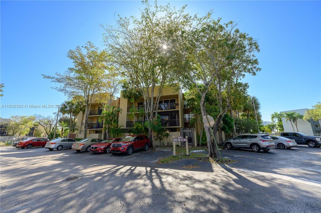 Active With Contract: $2,000 (1 beds, 1 baths, 787 Square Feet)