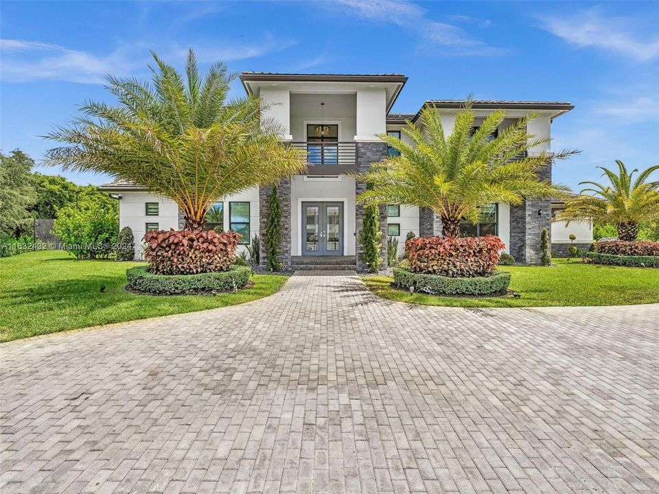 For Sale: $3,900,000 (5 beds, 5 baths, 5158 Square Feet)