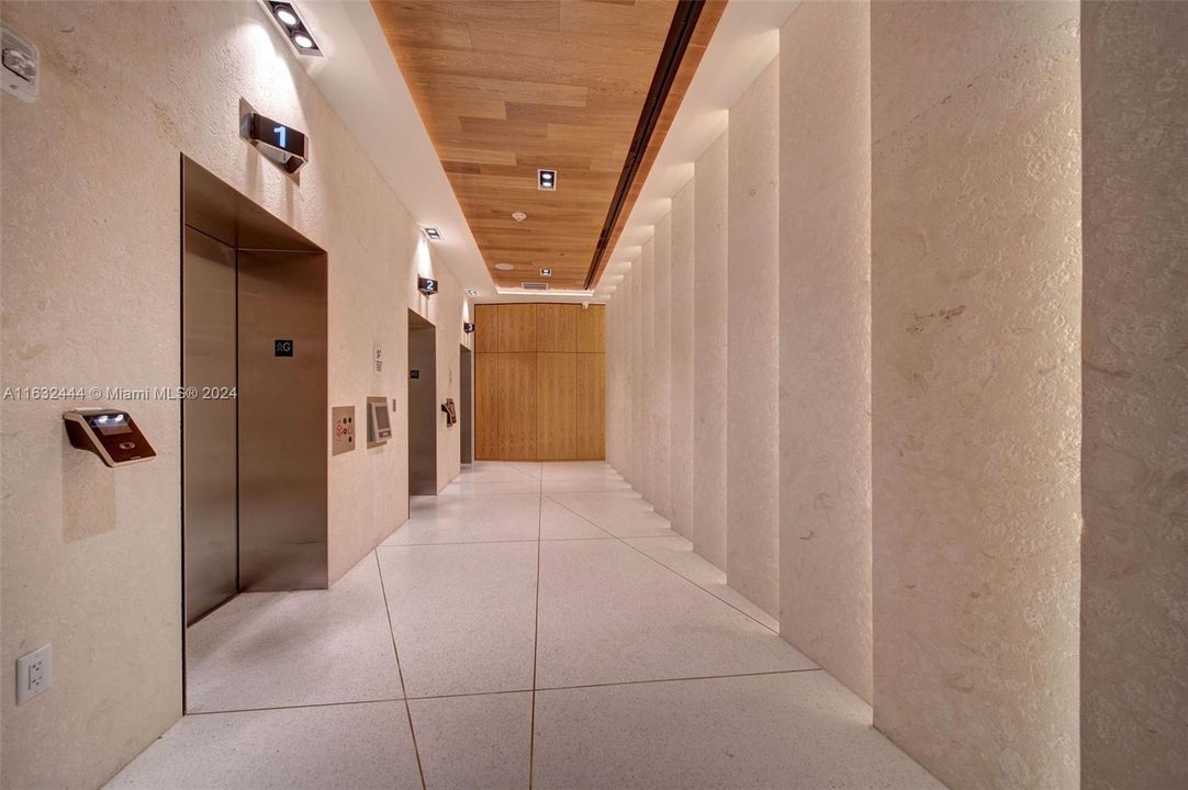 Recently Rented: $3,086 (1 beds, 1 baths, 955 Square Feet)