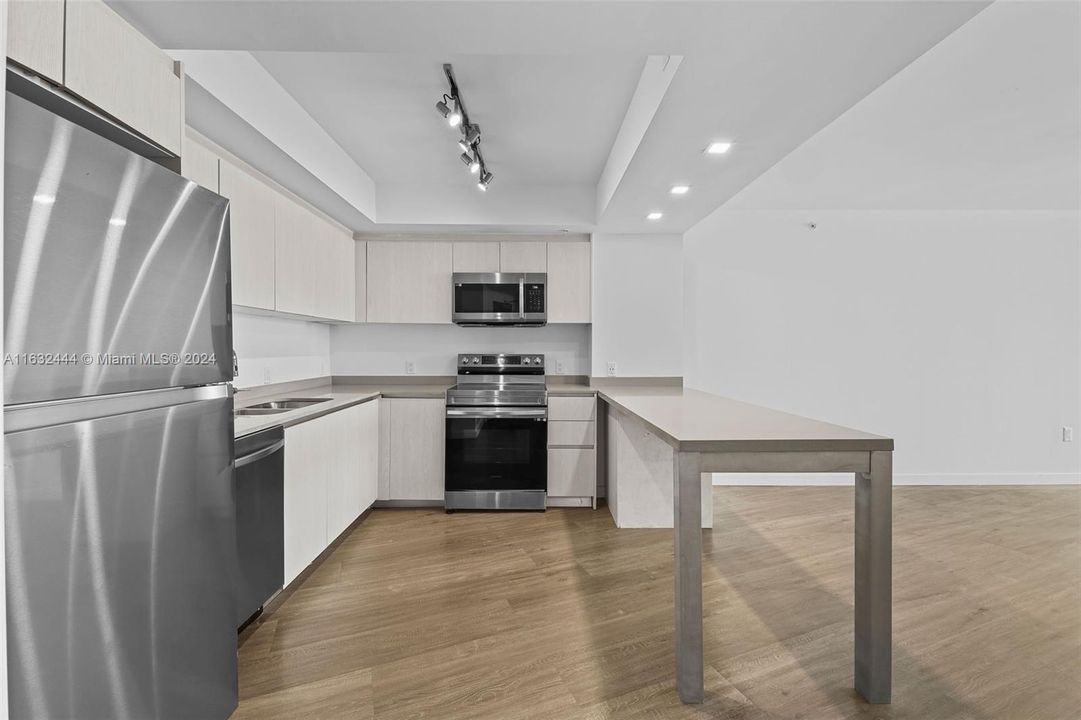 Recently Rented: $3,086 (1 beds, 1 baths, 955 Square Feet)