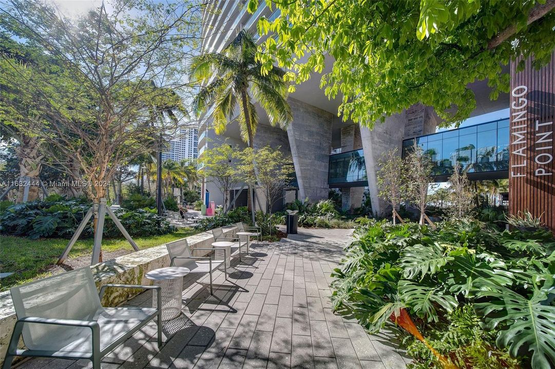 Recently Rented: $3,086 (1 beds, 1 baths, 955 Square Feet)