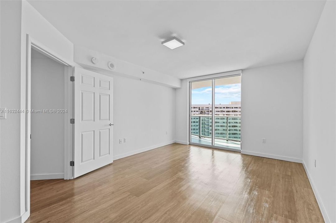 Recently Rented: $3,086 (1 beds, 1 baths, 955 Square Feet)