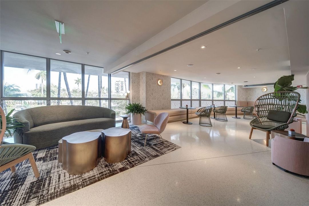 Recently Rented: $3,086 (1 beds, 1 baths, 955 Square Feet)