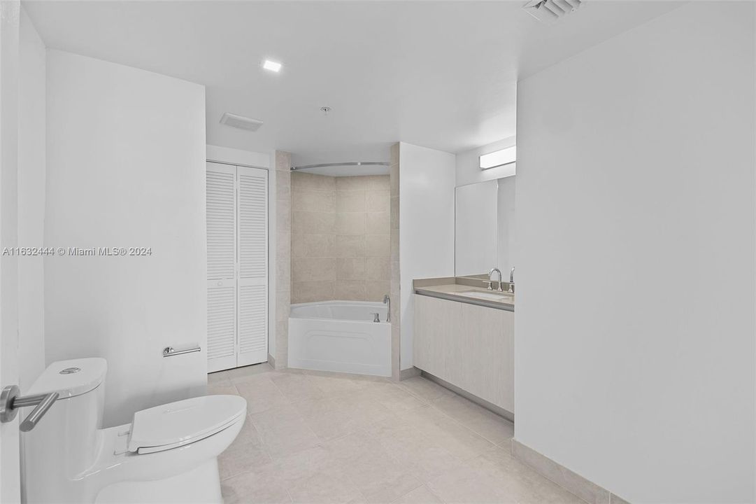 Recently Rented: $3,086 (1 beds, 1 baths, 955 Square Feet)