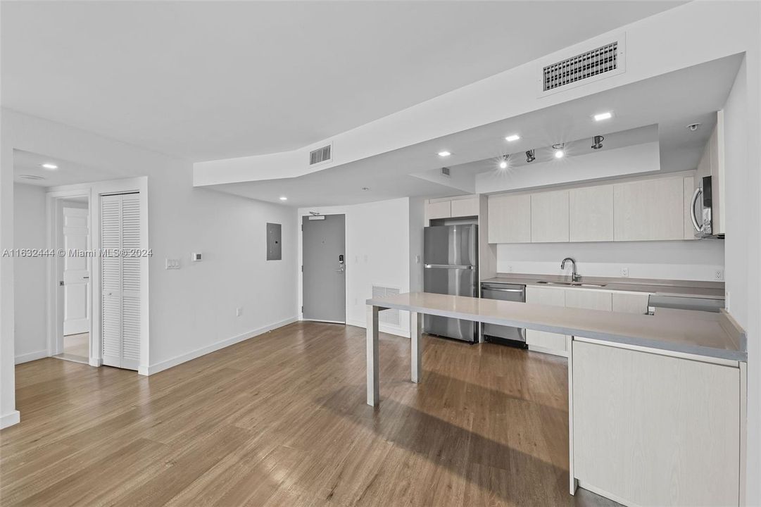 Recently Rented: $3,086 (1 beds, 1 baths, 955 Square Feet)