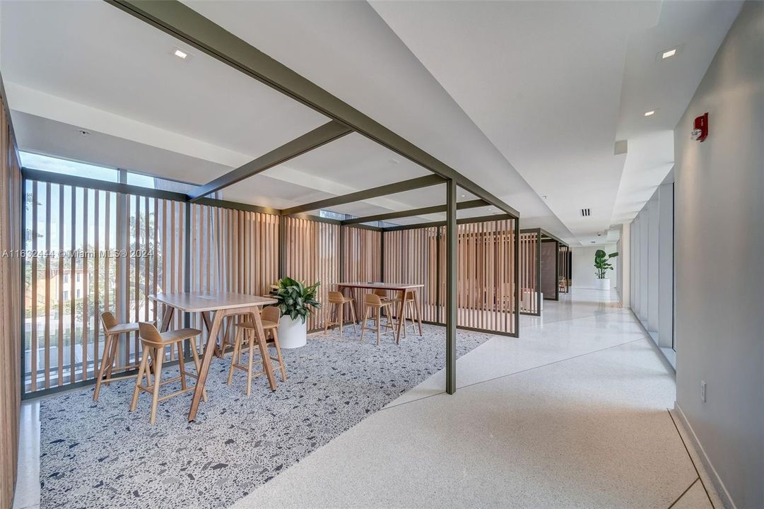 Recently Rented: $3,086 (1 beds, 1 baths, 955 Square Feet)