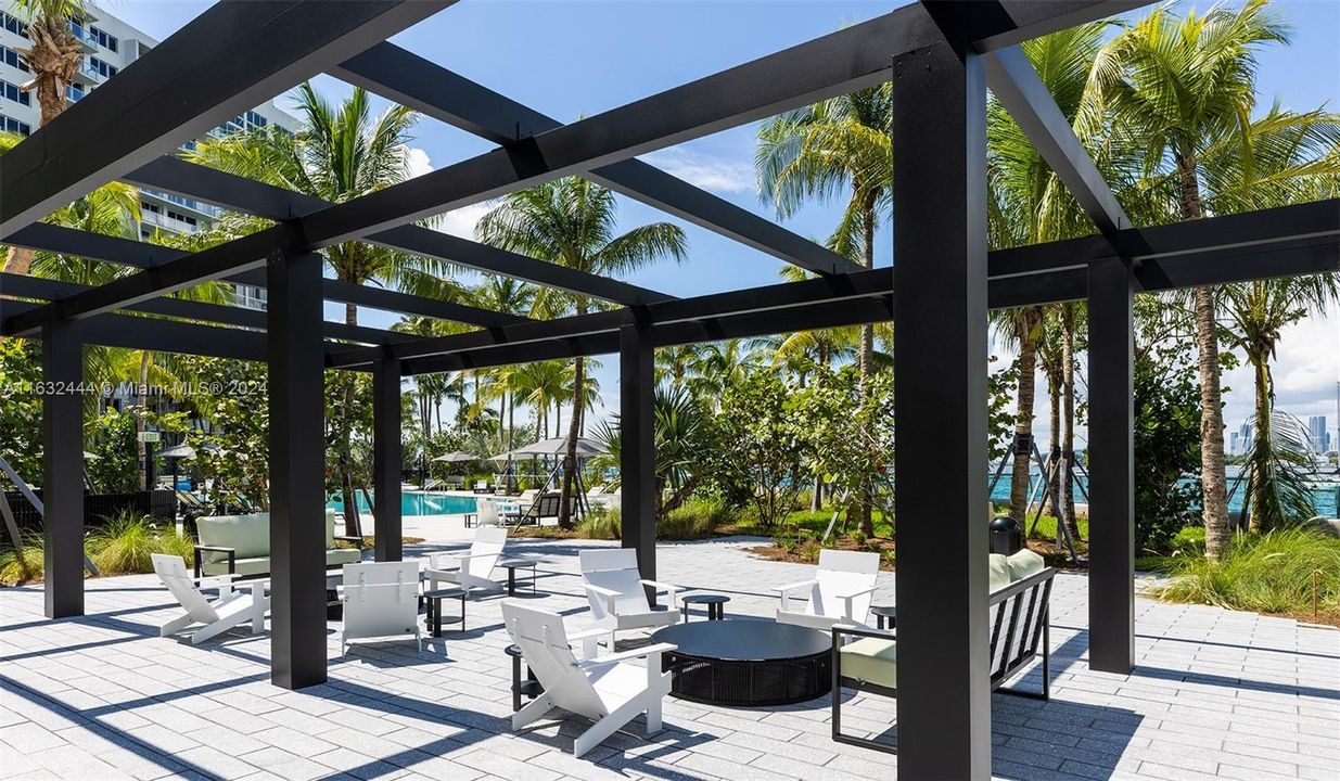 Recently Rented: $3,086 (1 beds, 1 baths, 955 Square Feet)