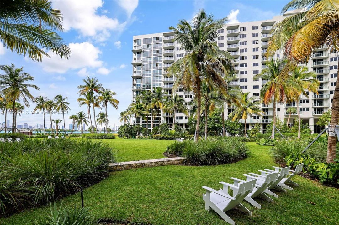 Recently Rented: $3,086 (1 beds, 1 baths, 955 Square Feet)