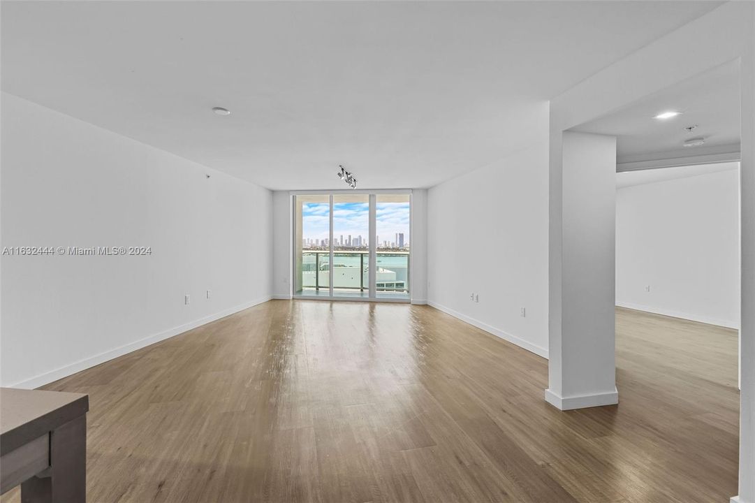 Recently Rented: $3,086 (1 beds, 1 baths, 955 Square Feet)