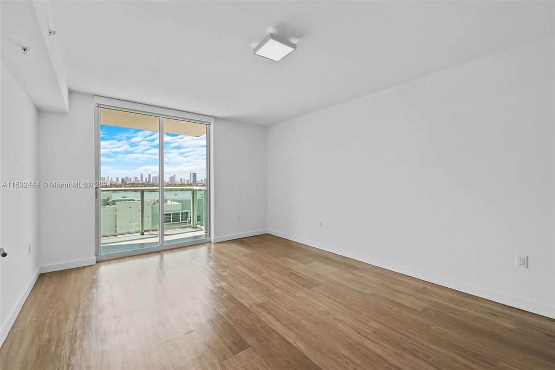 Recently Rented: $3,086 (1 beds, 1 baths, 955 Square Feet)