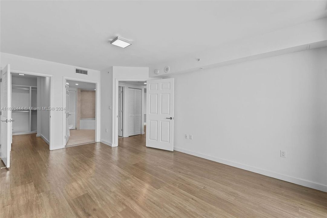 Recently Rented: $3,086 (1 beds, 1 baths, 955 Square Feet)