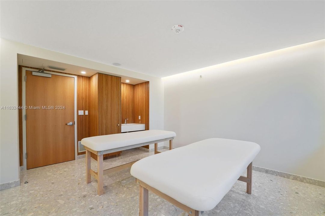 Recently Rented: $3,086 (1 beds, 1 baths, 955 Square Feet)