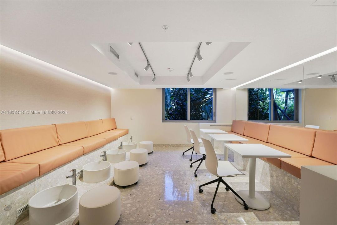 Recently Rented: $3,086 (1 beds, 1 baths, 955 Square Feet)