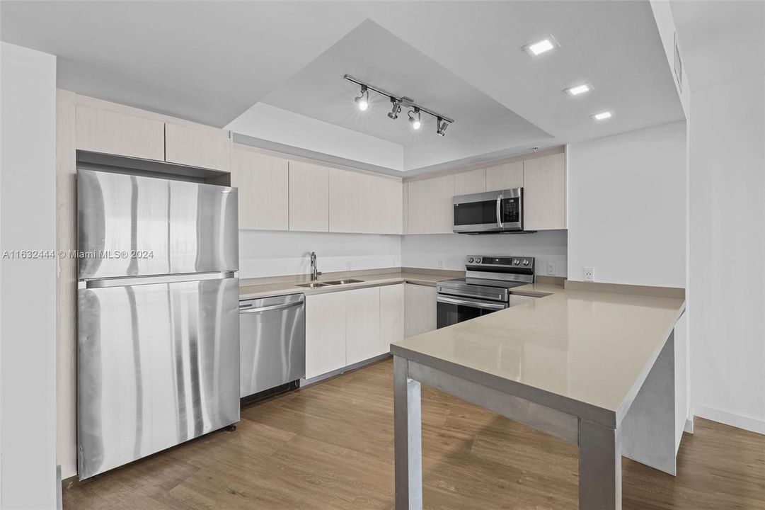 Recently Rented: $3,086 (1 beds, 1 baths, 955 Square Feet)