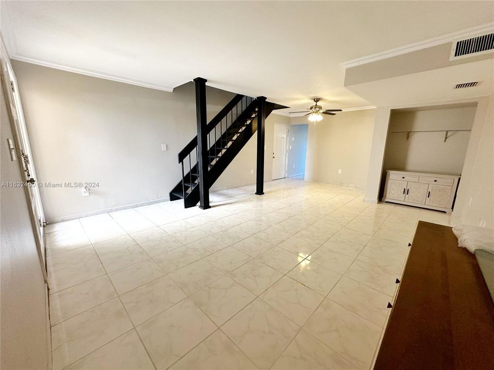 For Sale: $315,000 (2 beds, 1 baths, 954 Square Feet)