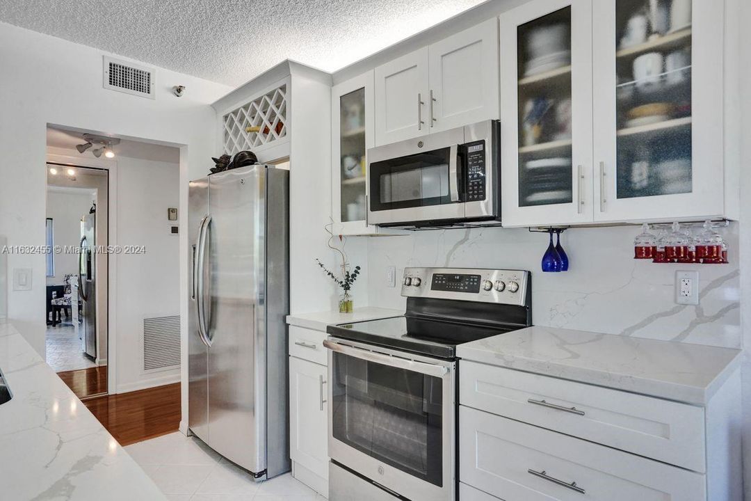 For Sale: $349,000 (2 beds, 2 baths, 1344 Square Feet)