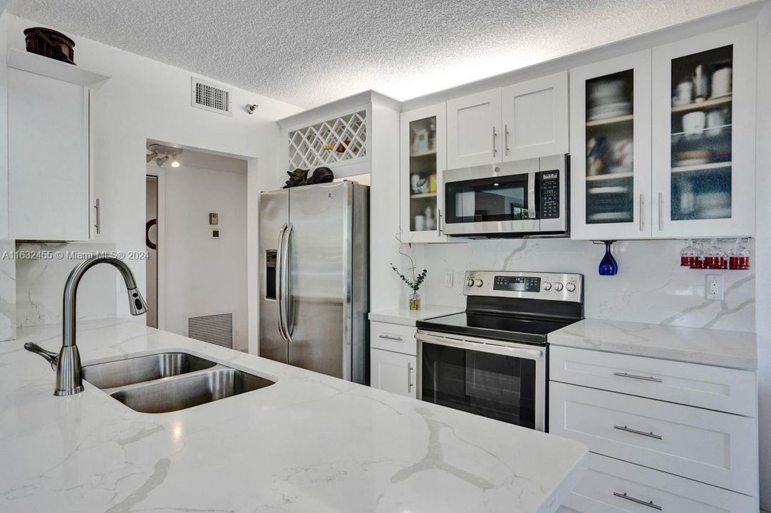 For Sale: $349,000 (2 beds, 2 baths, 1344 Square Feet)