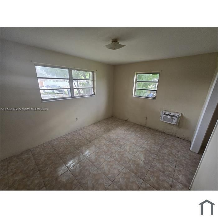 Active With Contract: $1,950 (2 beds, 1 baths, 1479 Square Feet)