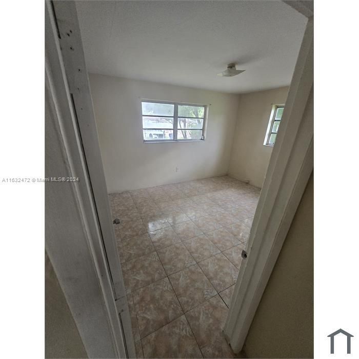 Active With Contract: $1,950 (2 beds, 1 baths, 1479 Square Feet)