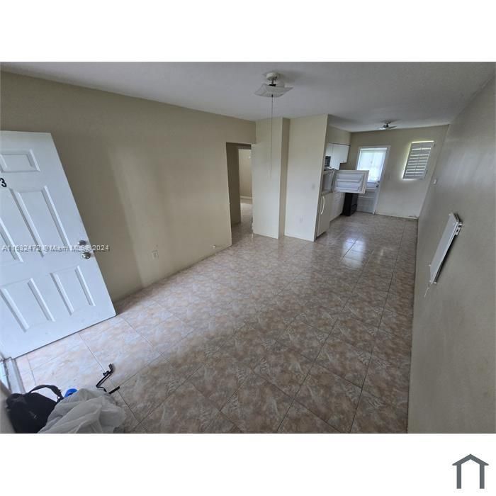 Active With Contract: $1,950 (2 beds, 1 baths, 1479 Square Feet)